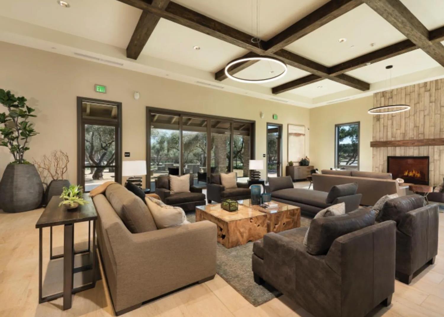 333 Sunset Dr S, Madera, CA 93636