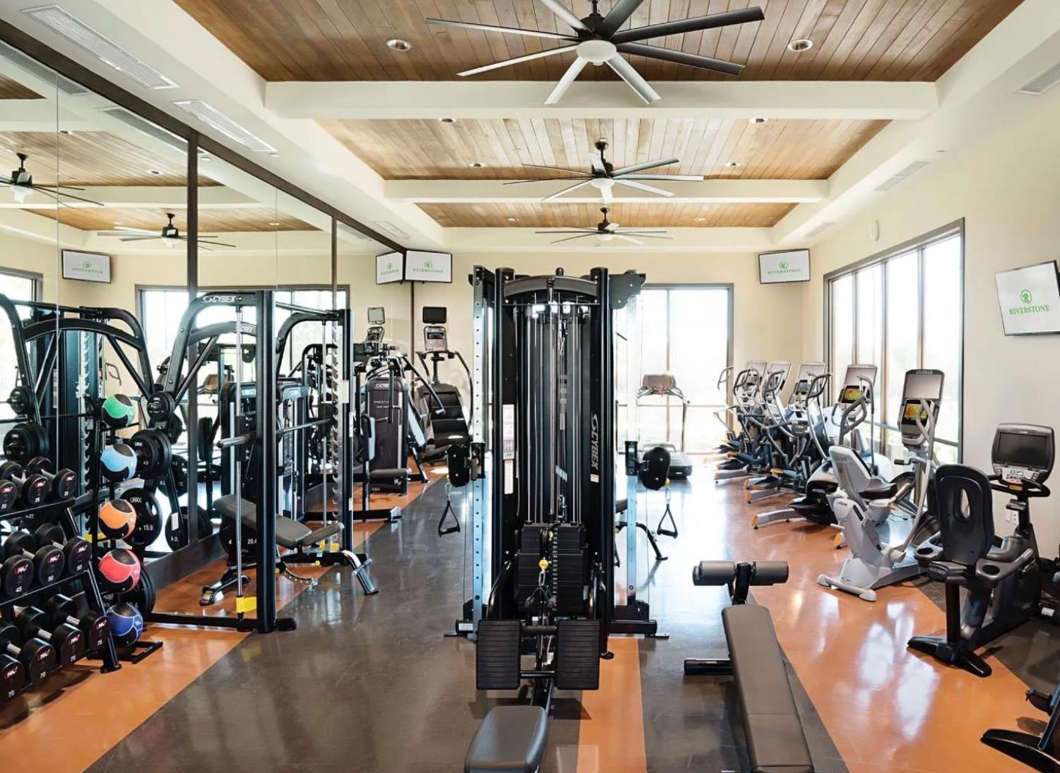 333 Sunset Dr S, Madera, CA 93636