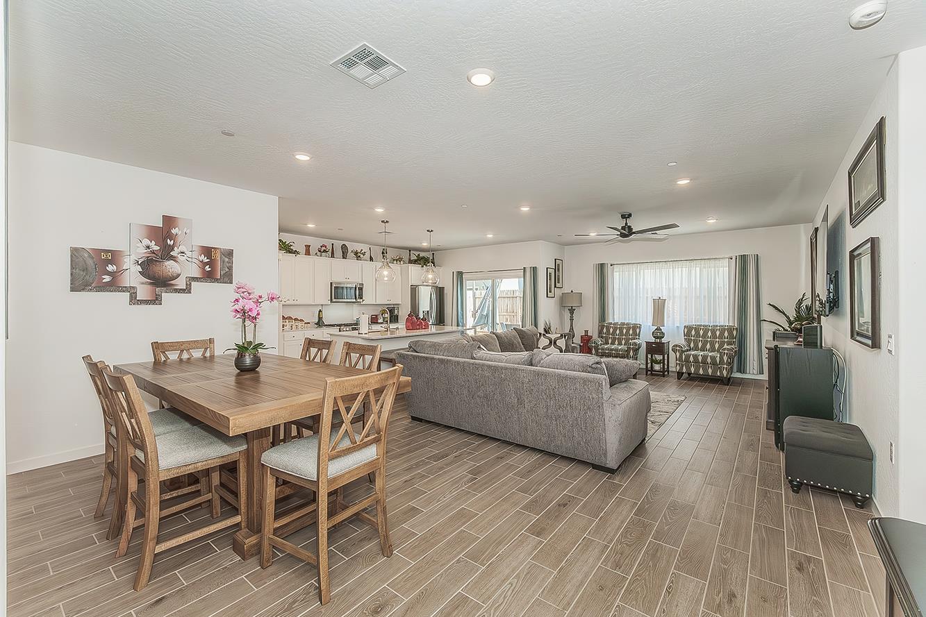 1039 Horizon Dr W, Madera, CA 93636