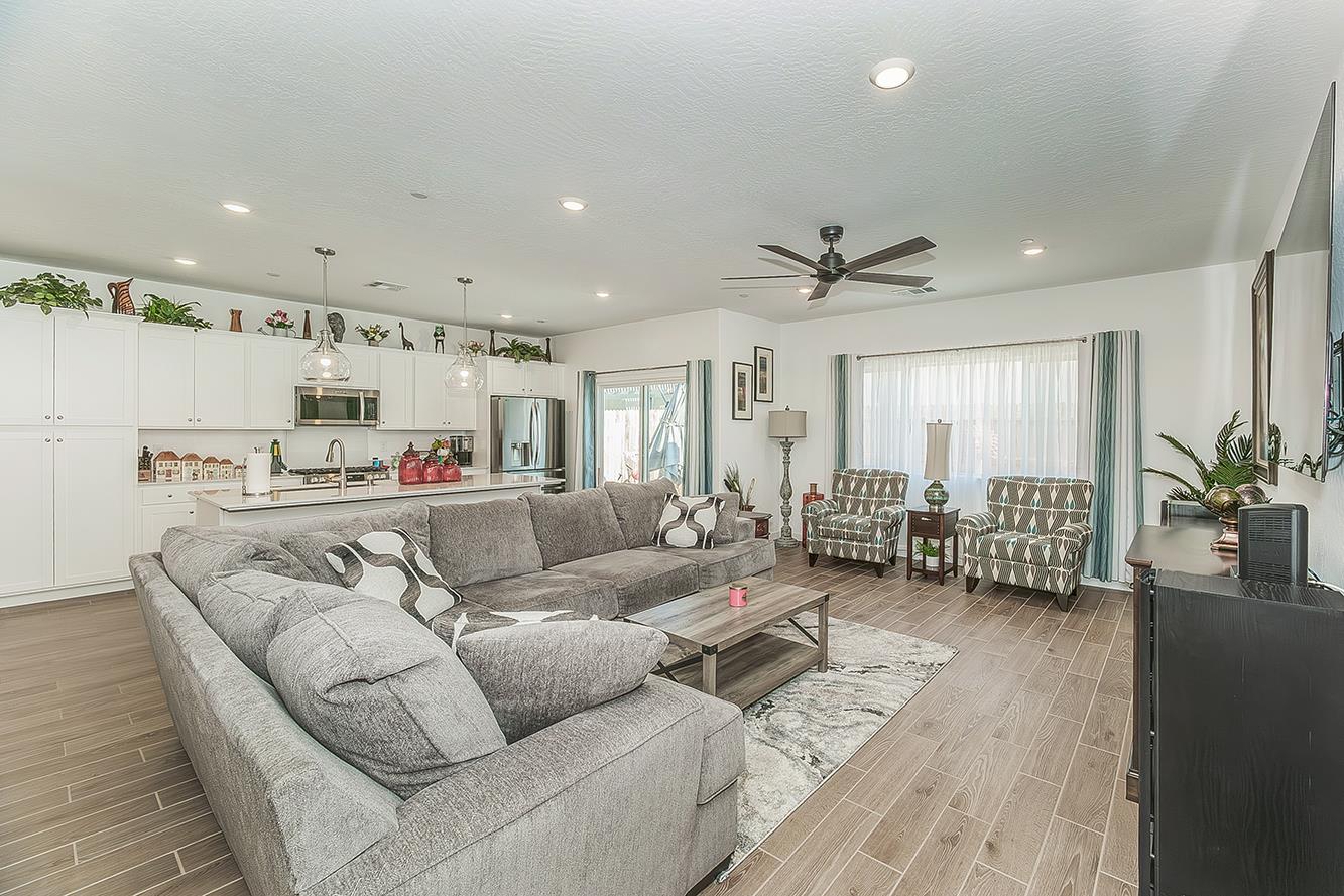 1039 Horizon Dr W, Madera, CA 93636