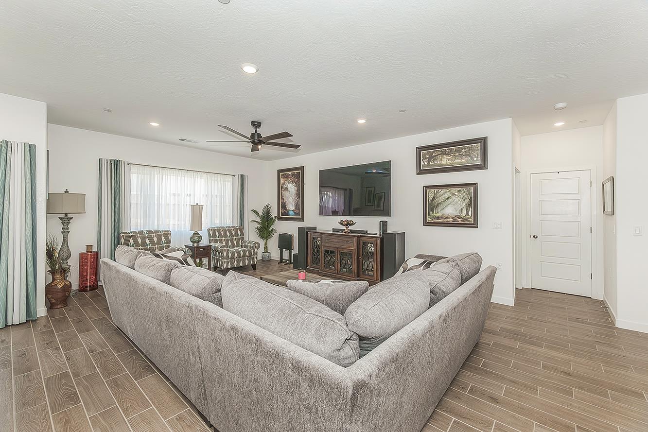 1039 Horizon Dr W, Madera, CA 93636