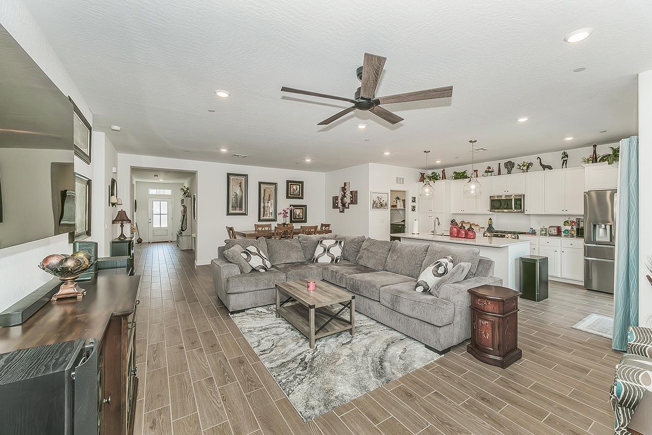 1039 Horizon Dr W, Madera, CA 93636