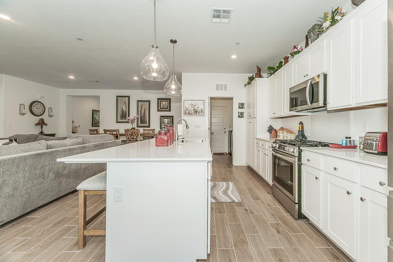 1039 Horizon Dr W, Madera, CA 93636