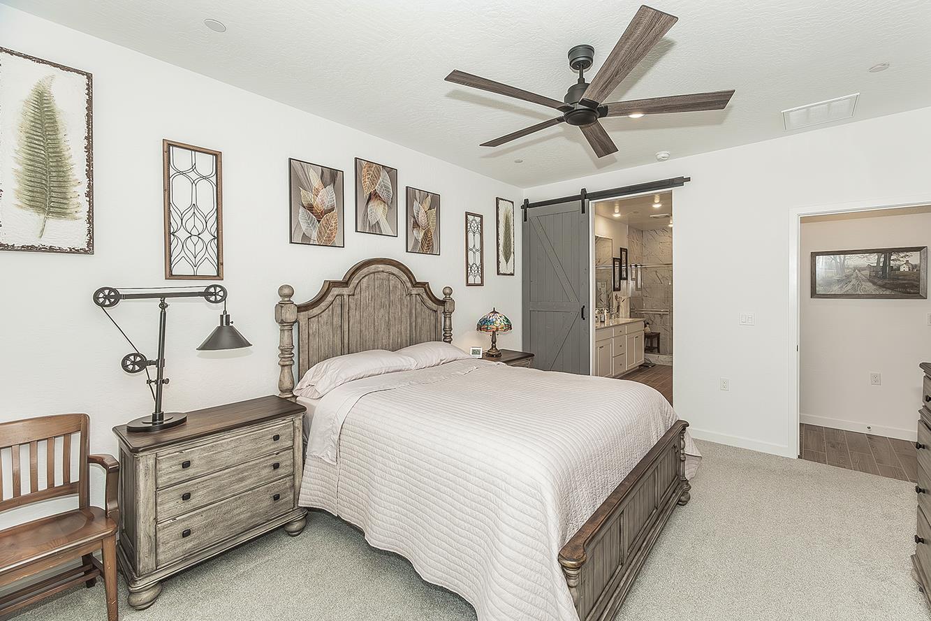 1039 Horizon Dr W, Madera, CA 93636