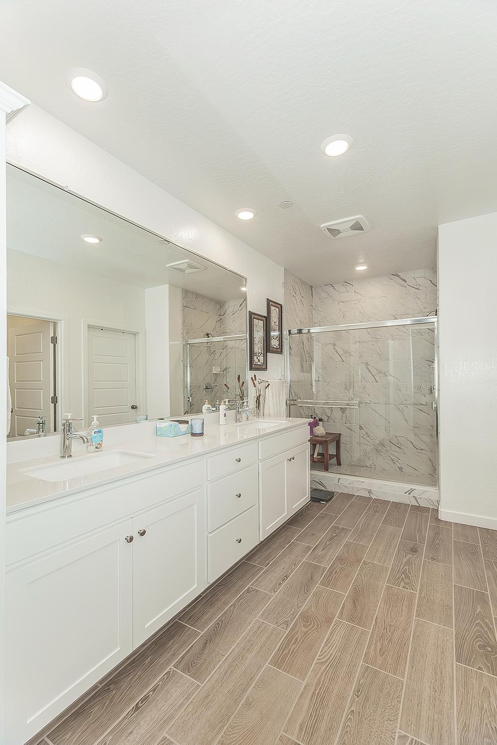 1039 Horizon Dr W, Madera, CA 93636