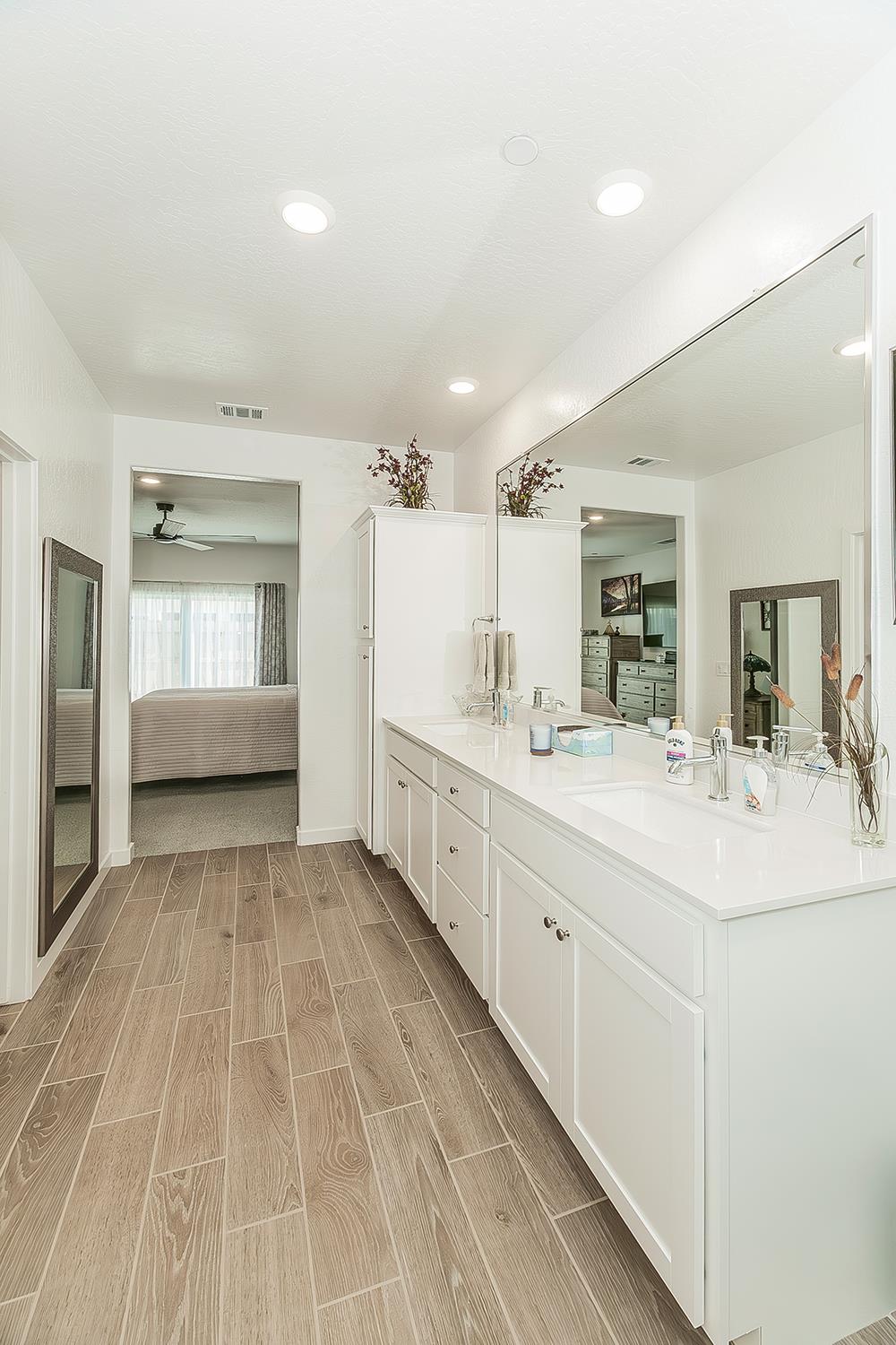 1039 Horizon Dr W, Madera, CA 93636