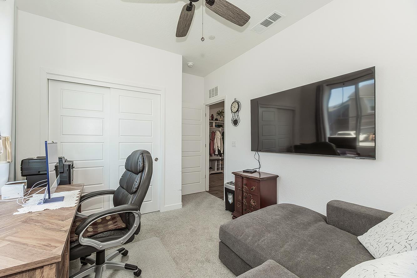 1039 Horizon Dr W, Madera, CA 93636