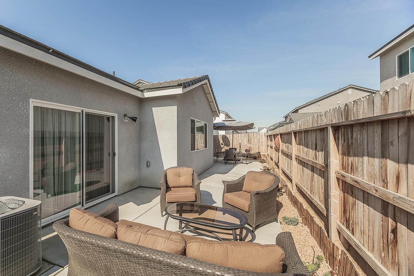 1039 Horizon Dr W, Madera, CA 93636