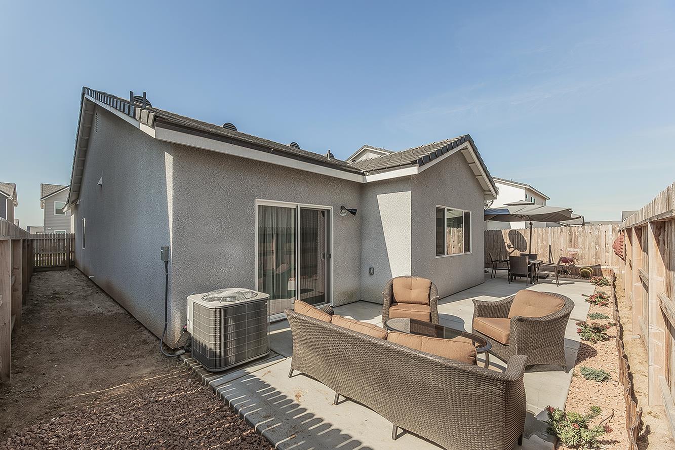 1039 Horizon Dr W, Madera, CA 93636