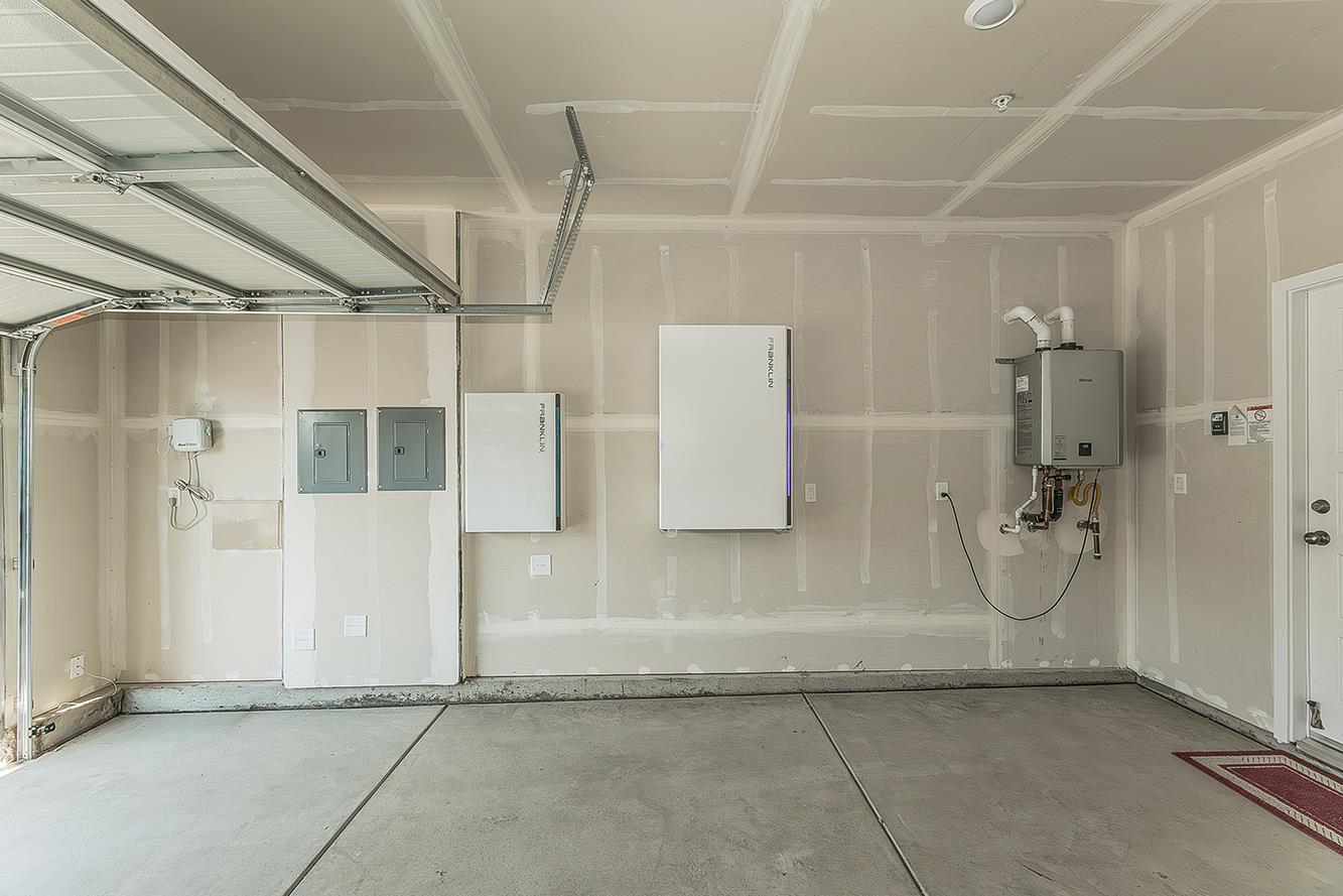 1039 Horizon Dr W, Madera, CA 93636