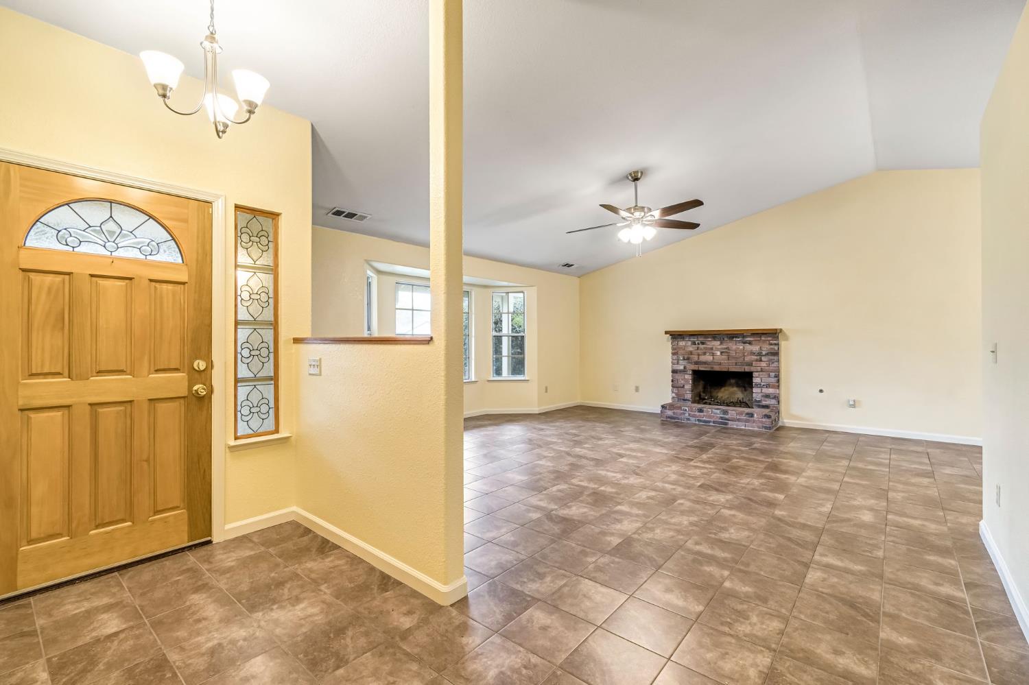 3632 E Willow Ct, Visalia, CA 93292