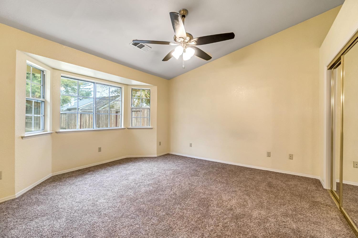 3632 E Willow Ct, Visalia, CA 93292