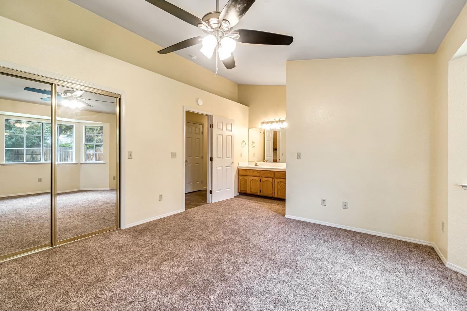 3632 E Willow Ct, Visalia, CA 93292