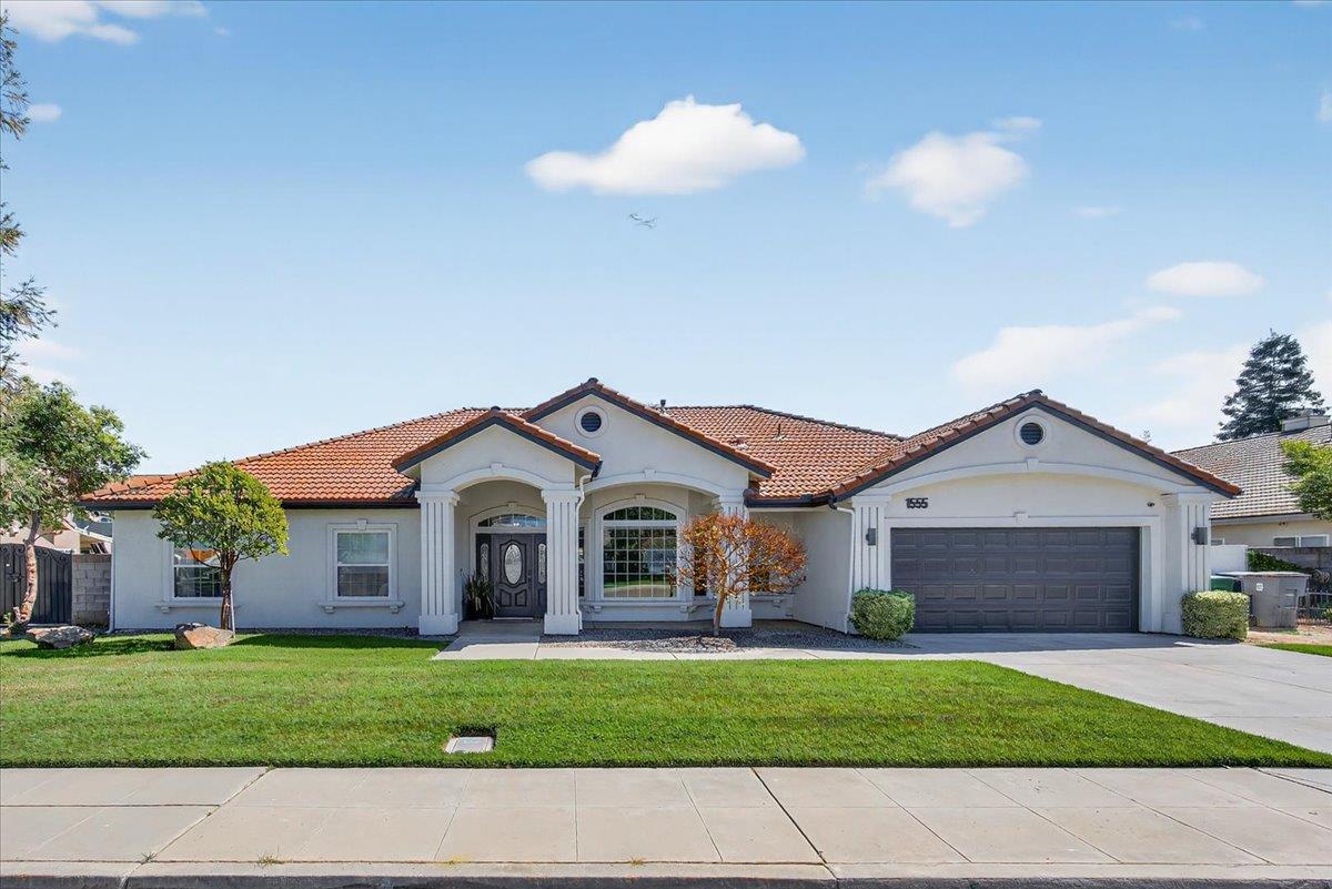 1555 Taylor Ln, Madera, CA 93637
