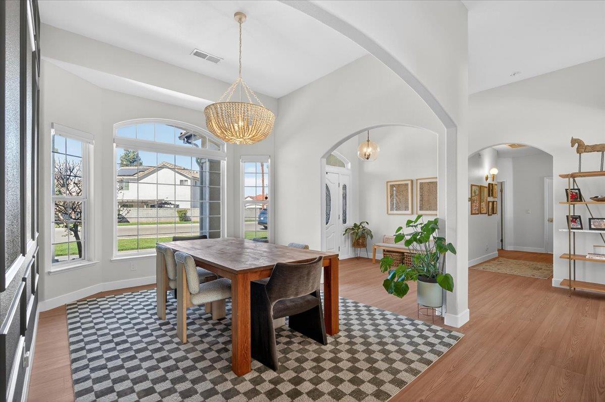 1555 Taylor Ln, Madera, CA 93637