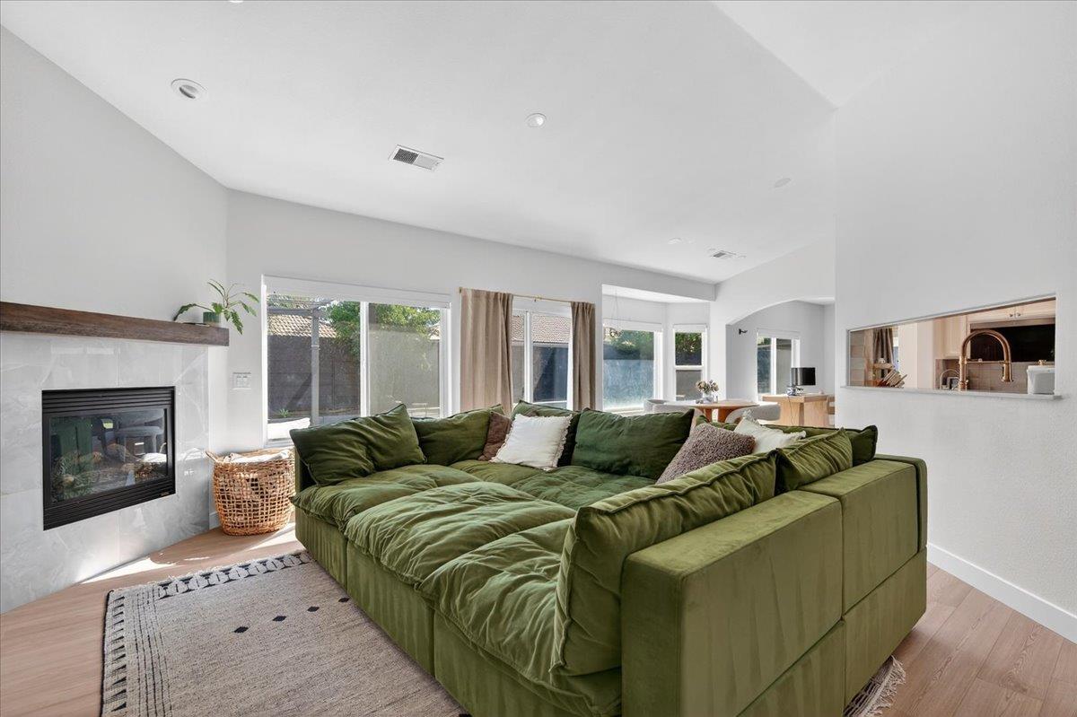 1555 Taylor Ln, Madera, CA 93637