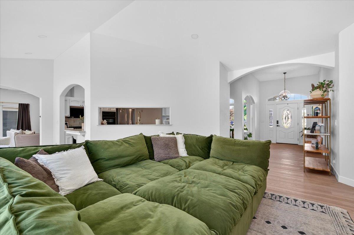 1555 Taylor Ln, Madera, CA 93637