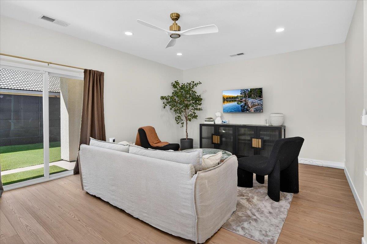 1555 Taylor Ln, Madera, CA 93637