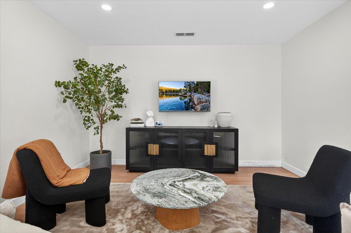 1555 Taylor Ln, Madera, CA 93637