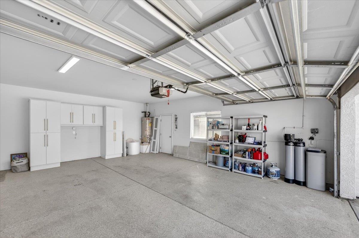 1555 Taylor Ln, Madera, CA 93637