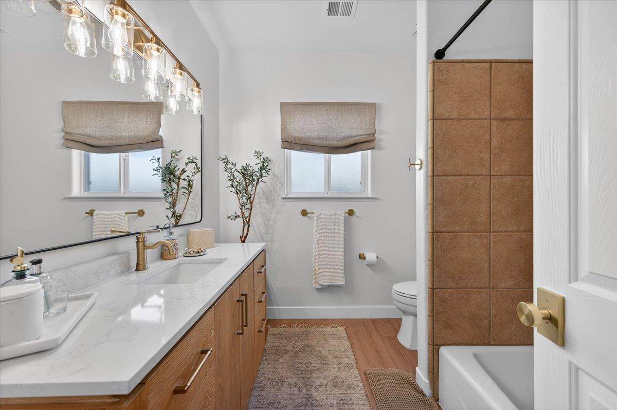 1555 Taylor Ln, Madera, CA 93637