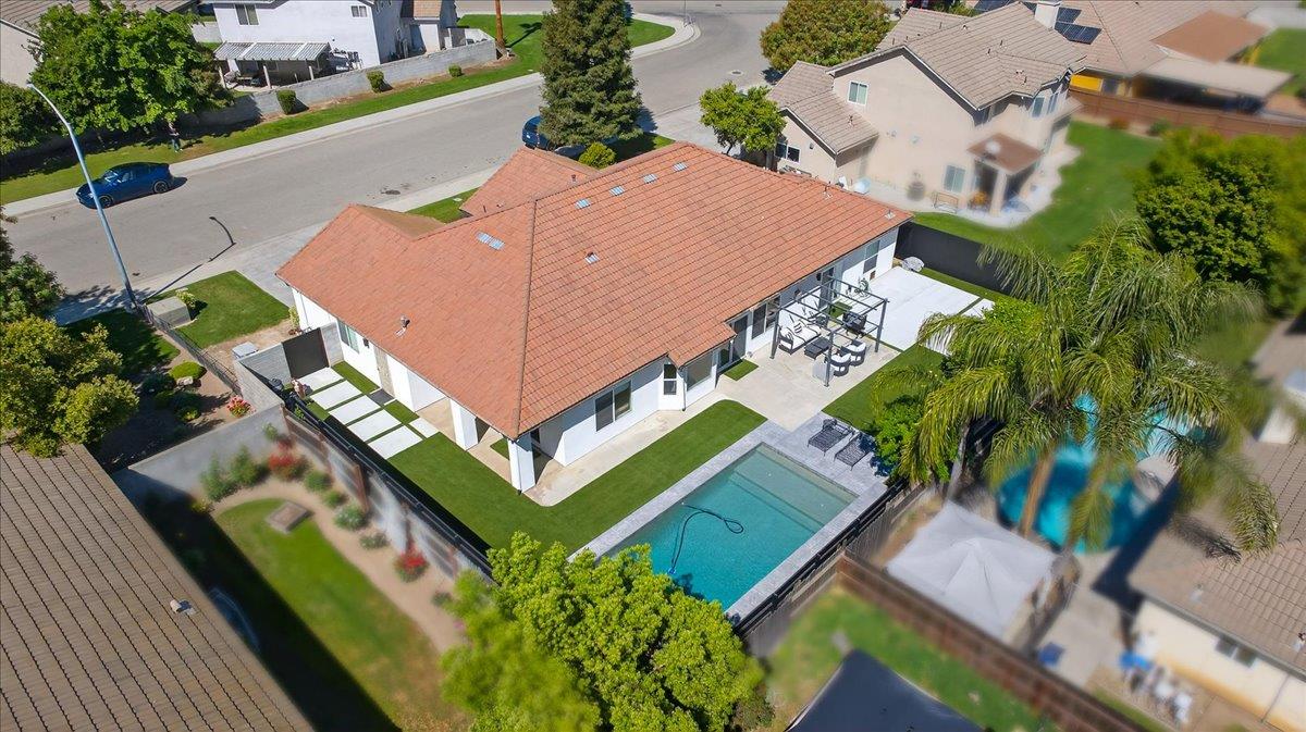 1555 Taylor Ln, Madera, CA 93637