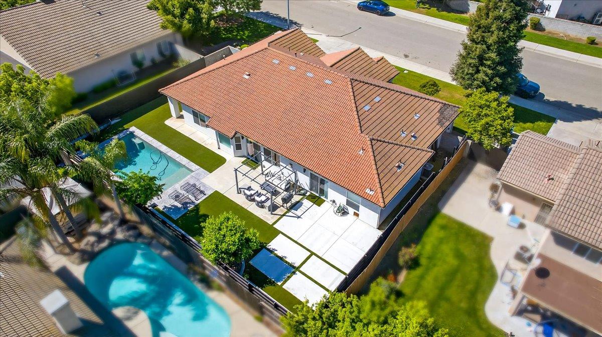 1555 Taylor Ln, Madera, CA 93637