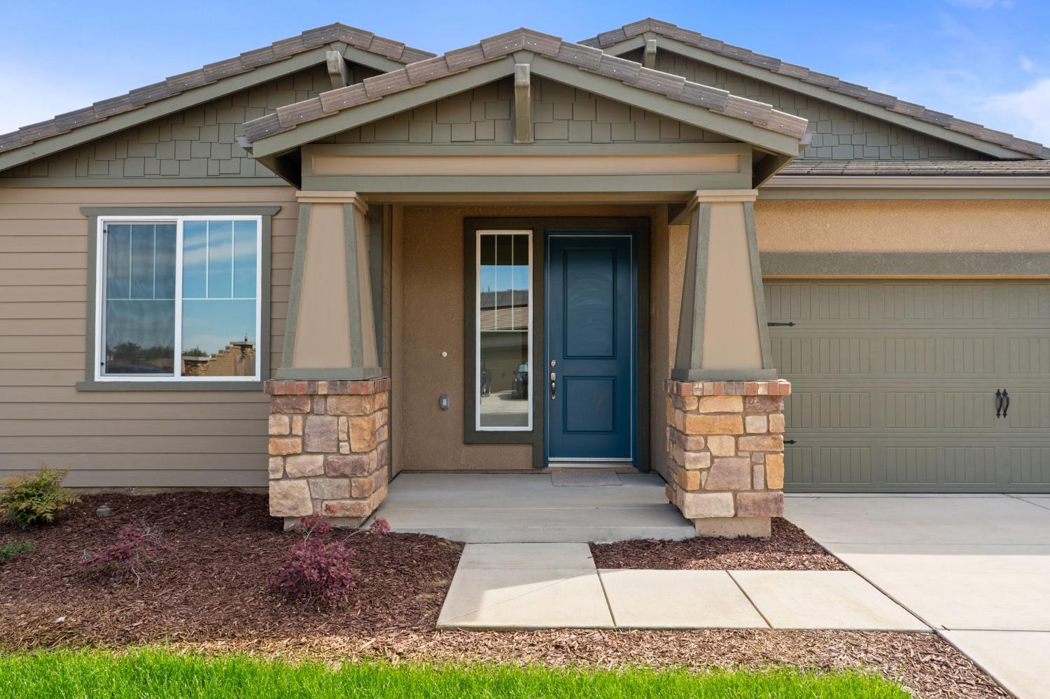 1237 Cathedral Ct S, Madera, CA 93636