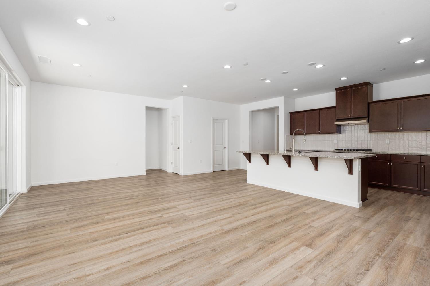 1237 Cathedral Ct S, Madera, CA 93636