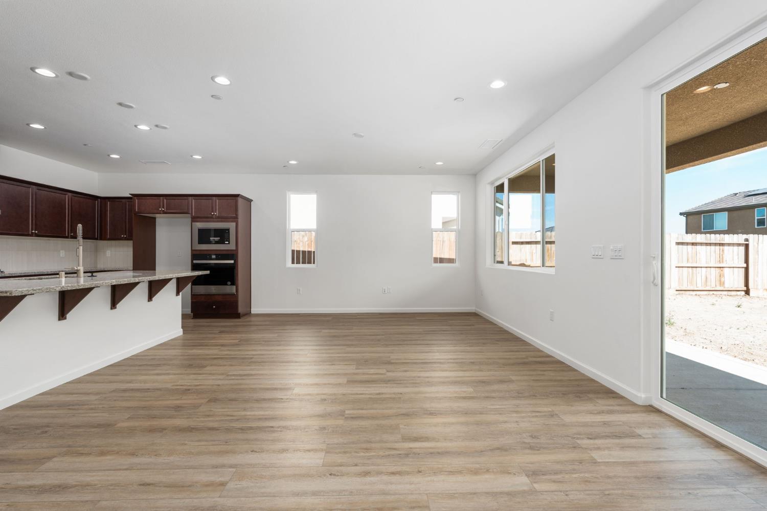 1237 Cathedral Ct S, Madera, CA 93636