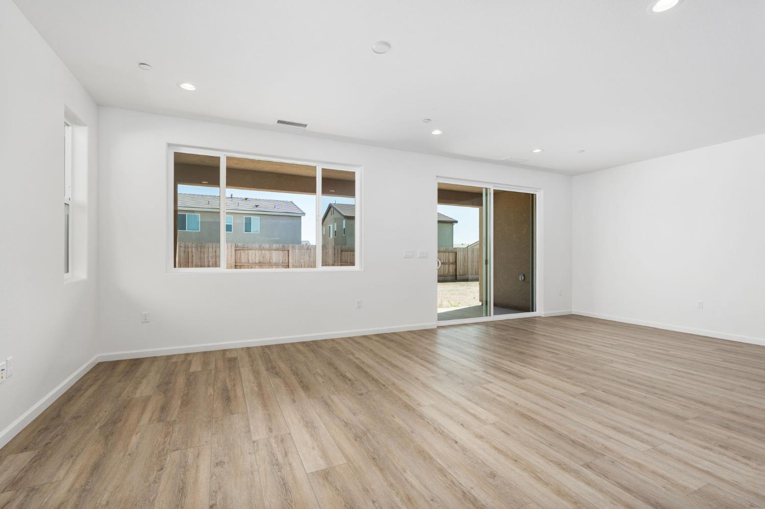 1237 Cathedral Ct S, Madera, CA 93636