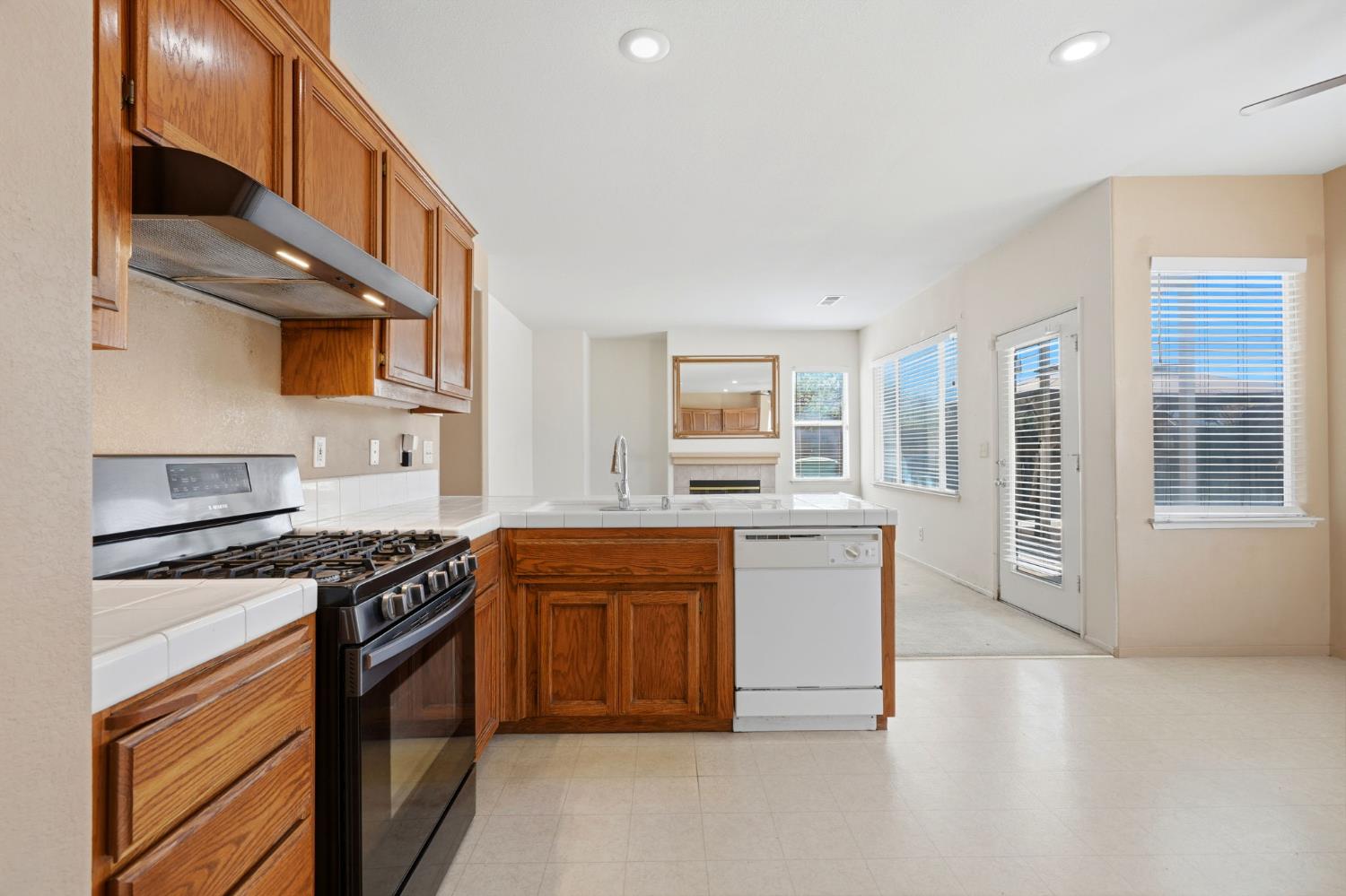 713 Cabernet St, Los Banos, CA 93635