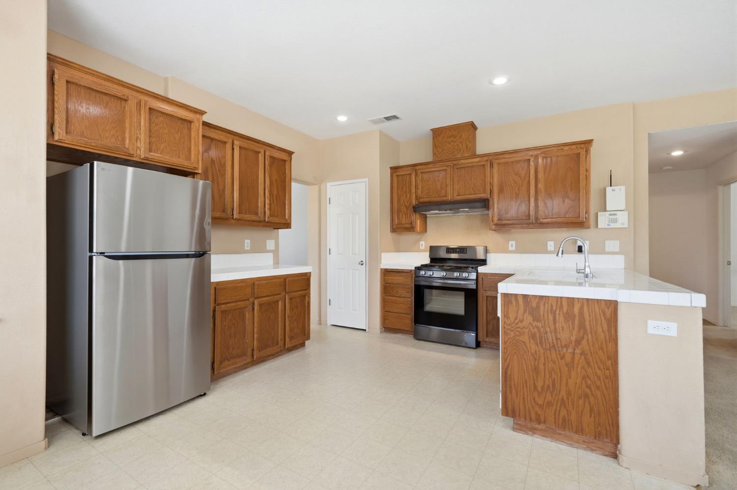 713 Cabernet St, Los Banos, CA 93635