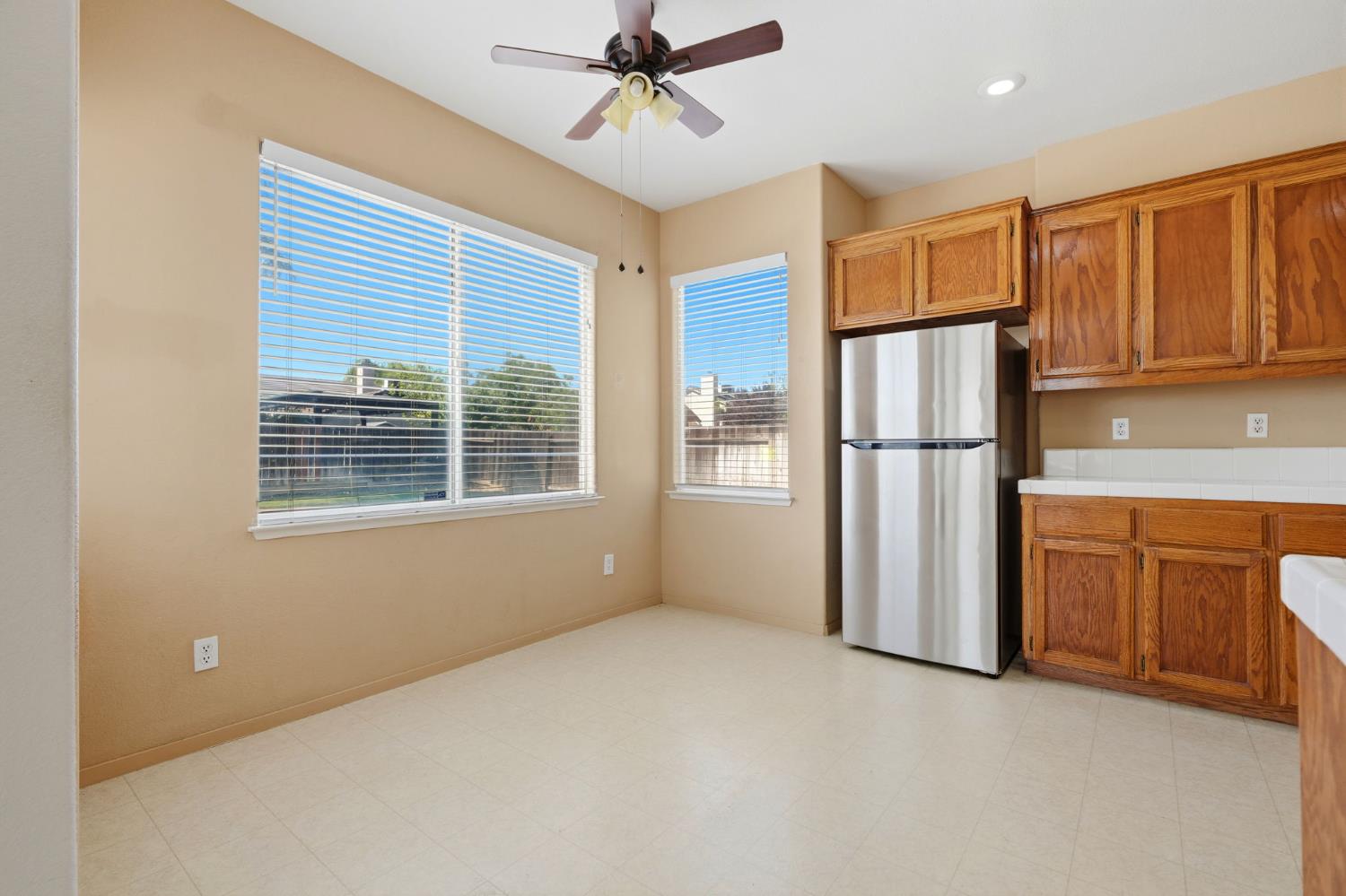 713 Cabernet St, Los Banos, CA 93635