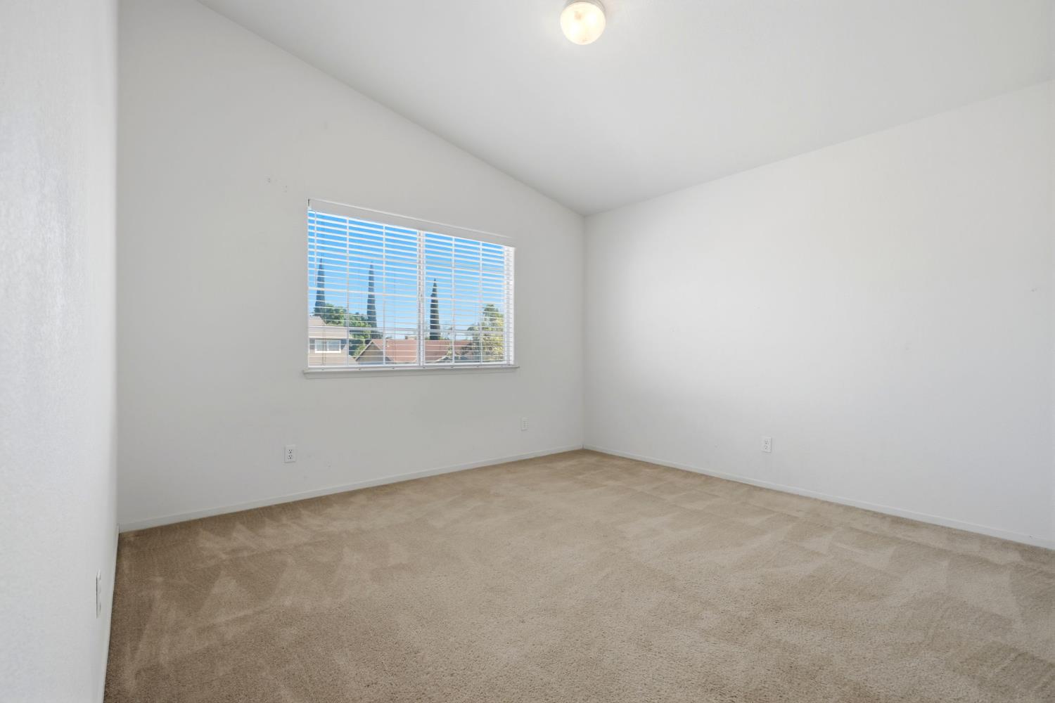 713 Cabernet St, Los Banos, CA 93635