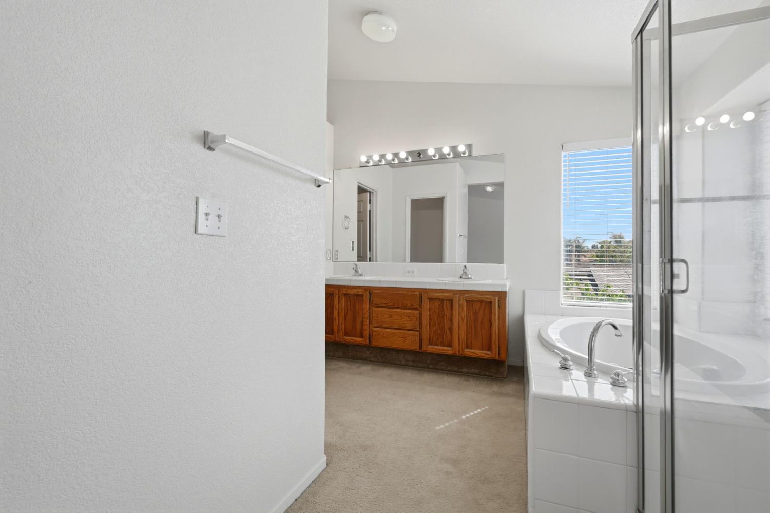 713 Cabernet St, Los Banos, CA 93635