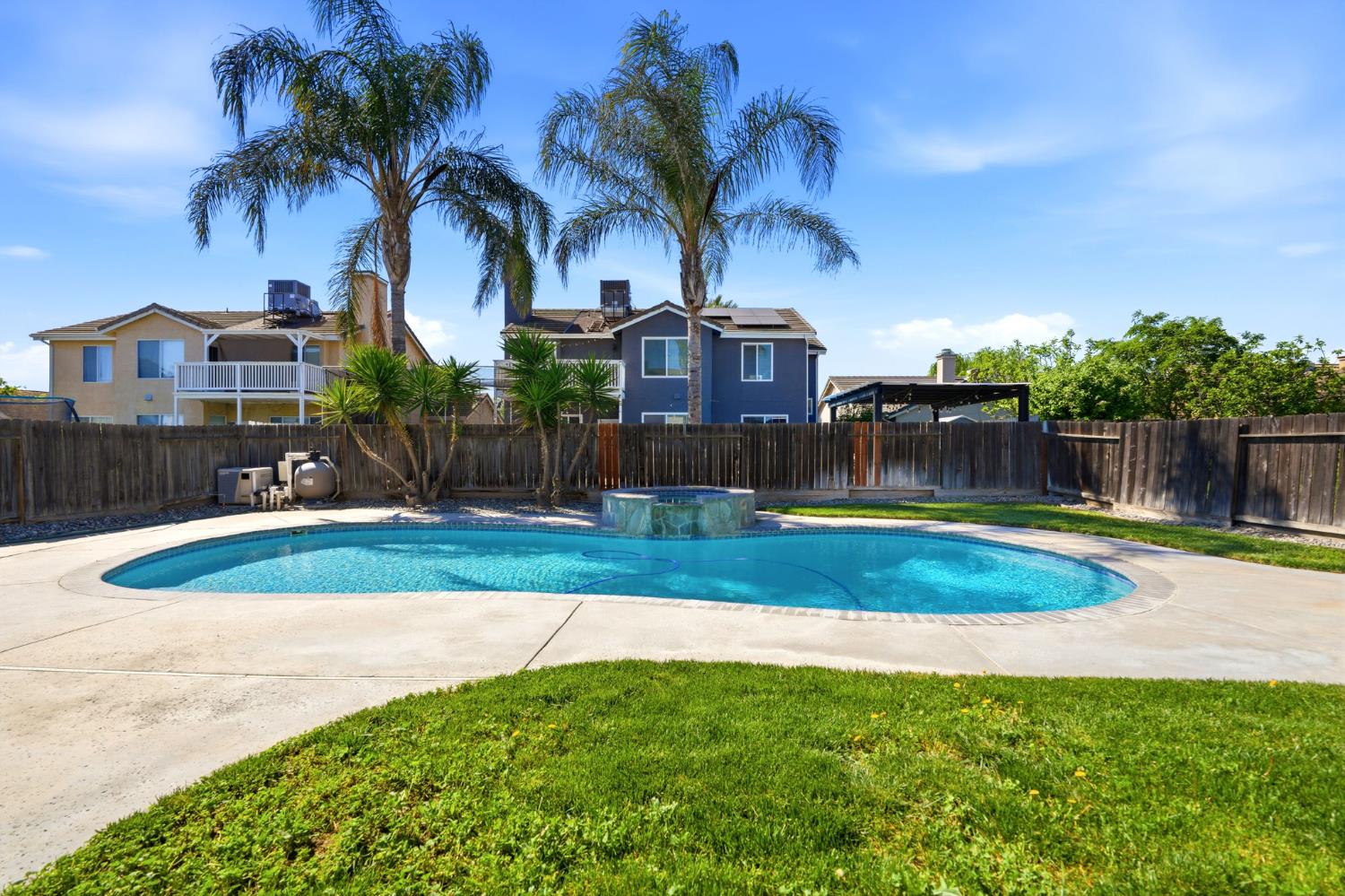 713 Cabernet St, Los Banos, CA 93635