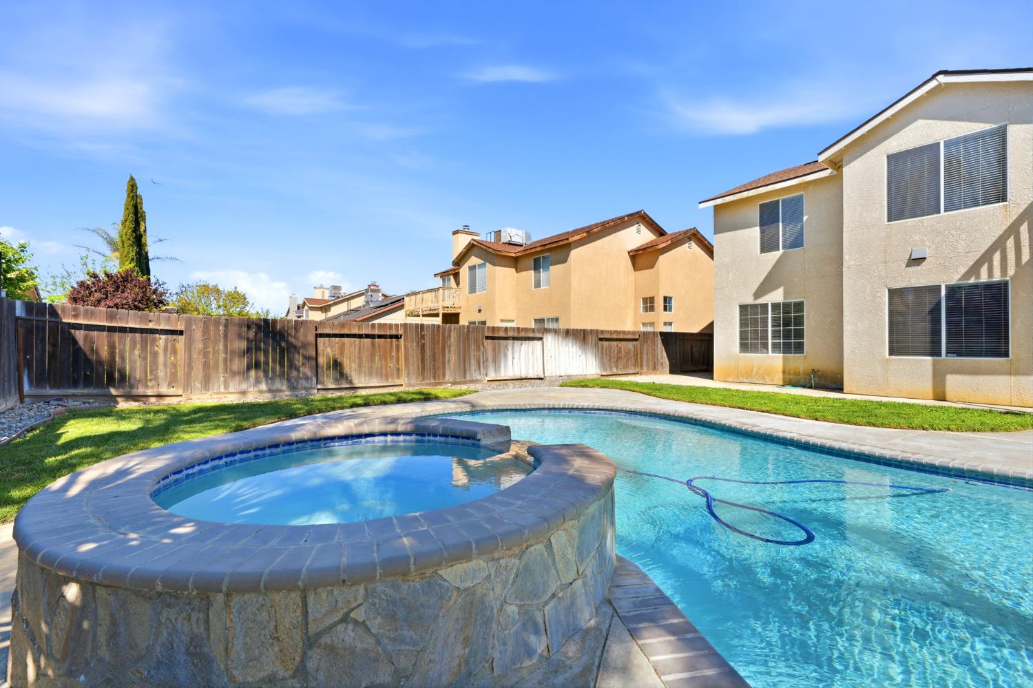 713 Cabernet St, Los Banos, CA 93635