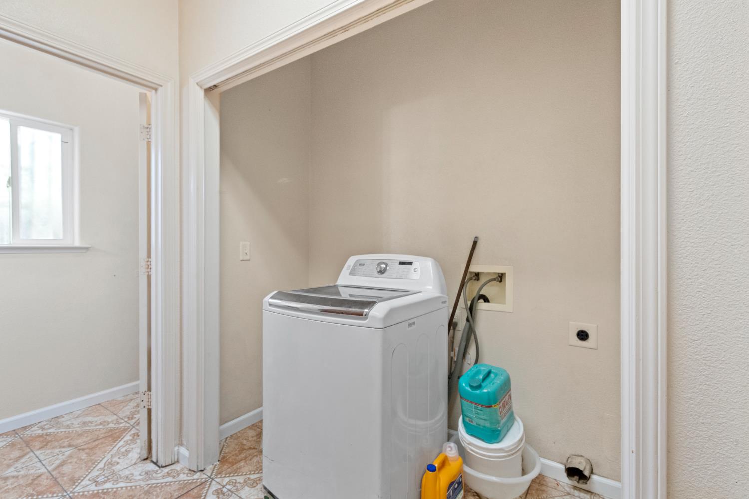 2065 S Wolters Ave, Fresno, CA 93702