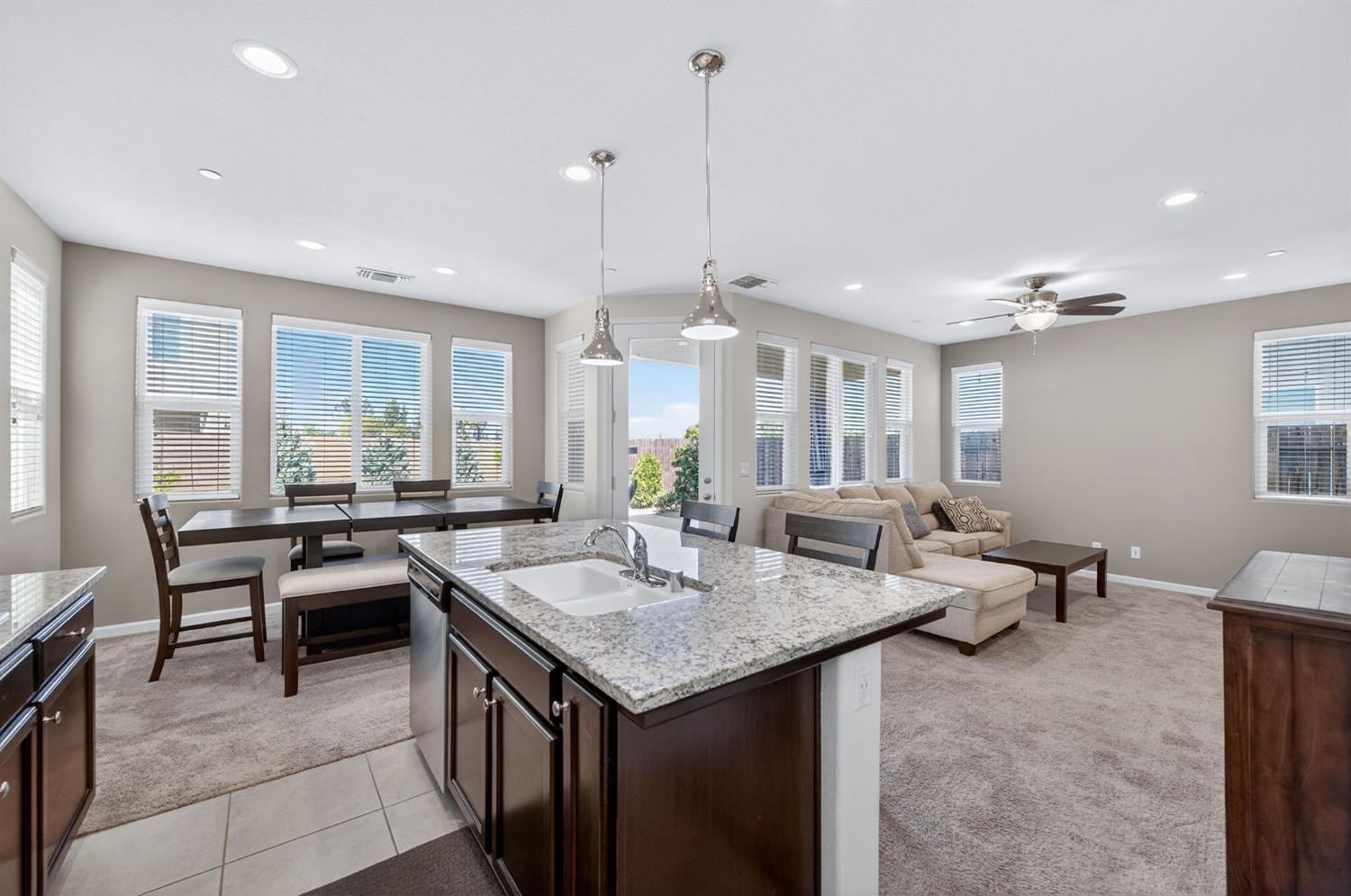 6148 E Bishop Ln, Fresno, CA 93727