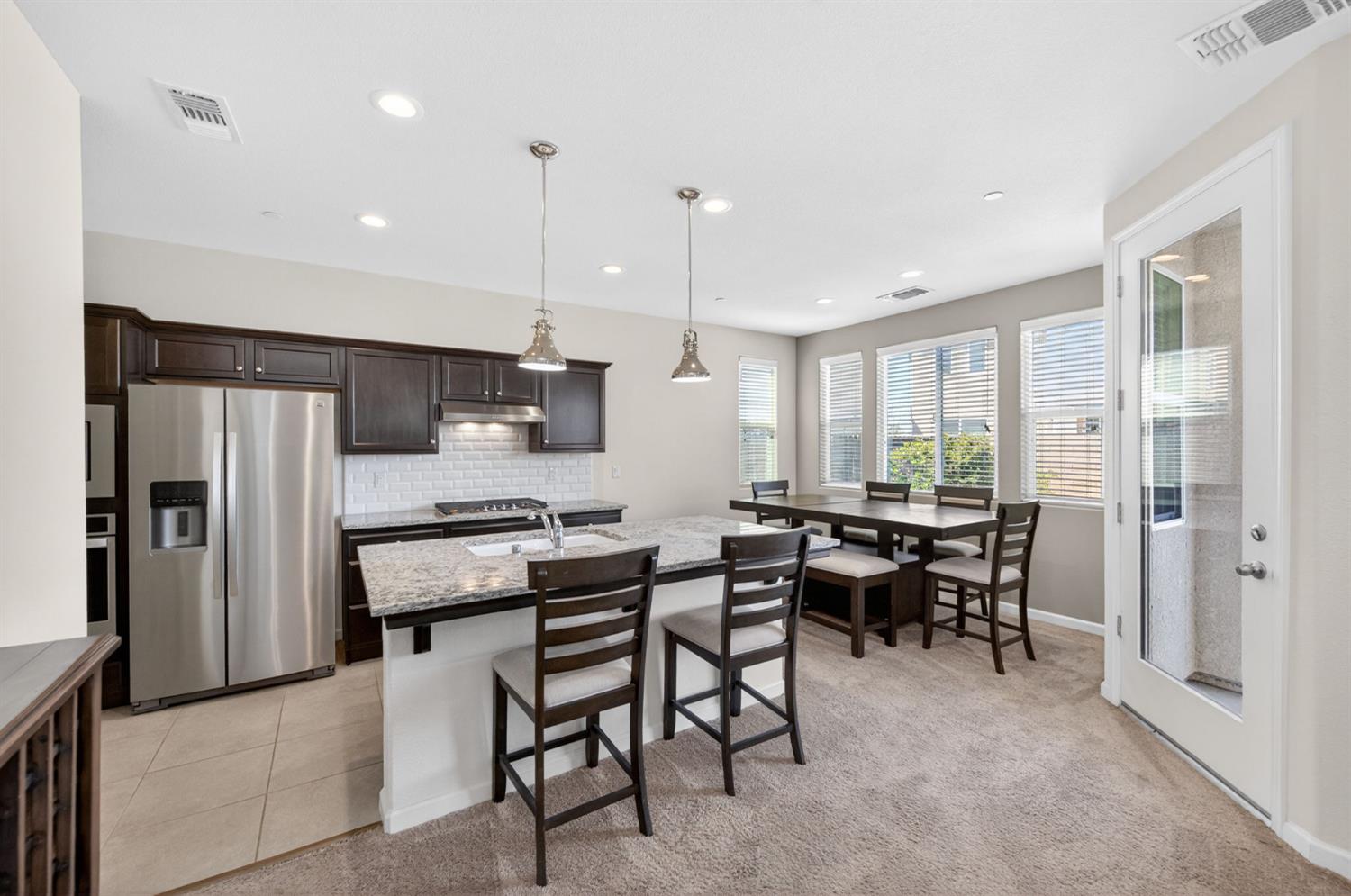 6148 E Bishop Ln, Fresno, CA 93727