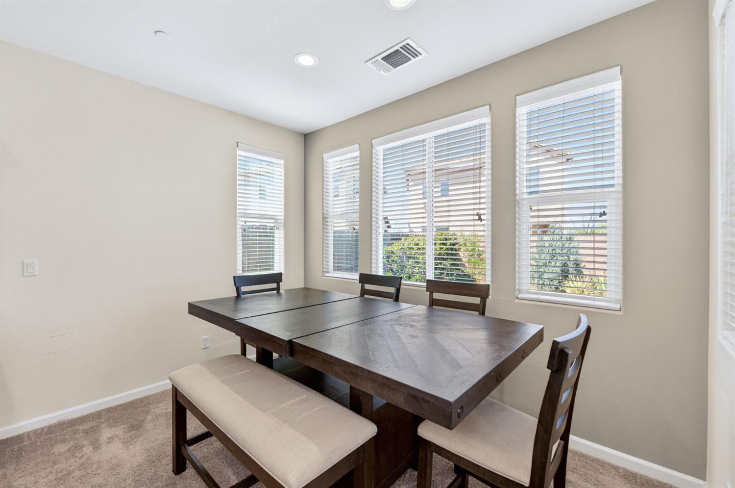 6148 E Bishop Ln, Fresno, CA 93727