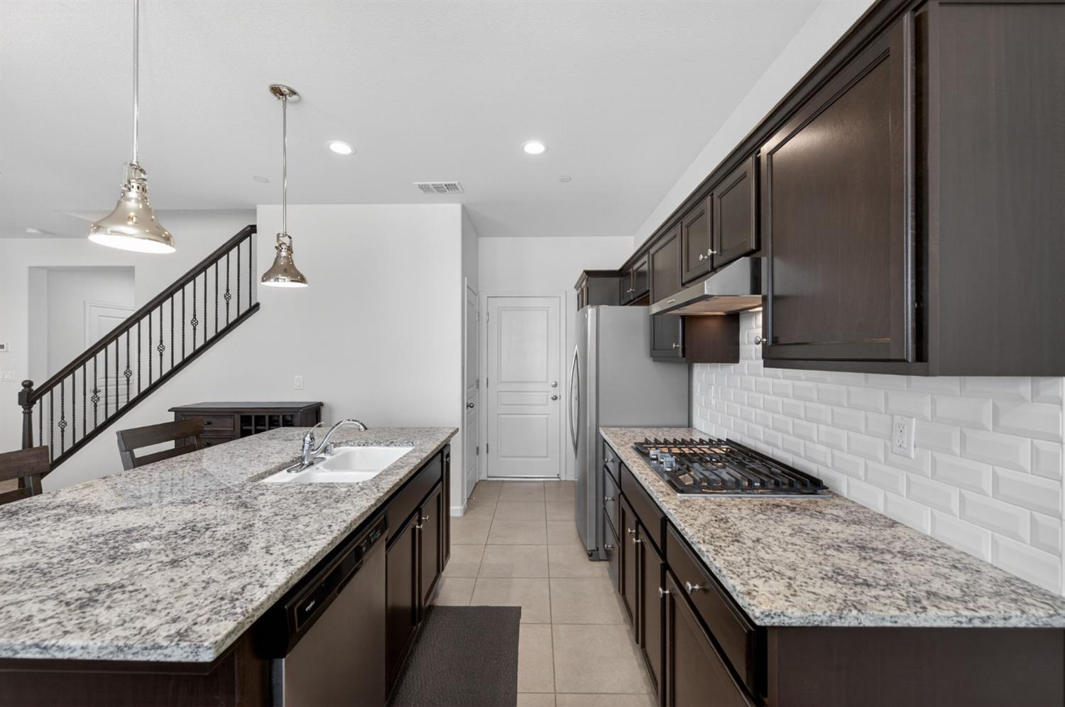 6148 E Bishop Ln, Fresno, CA 93727