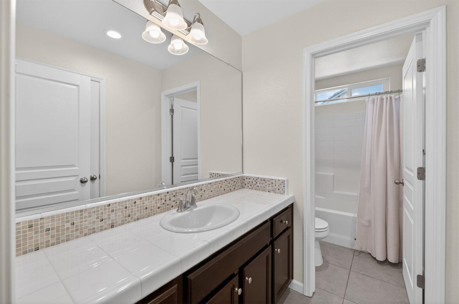 6148 E Bishop Ln, Fresno, CA 93727