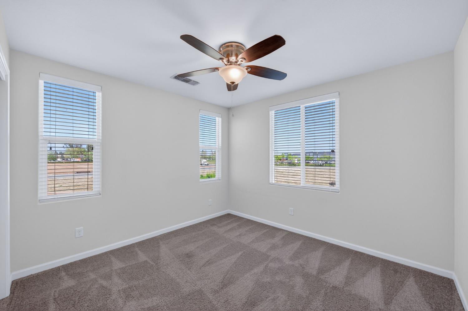 6148 E Bishop Ln, Fresno, CA 93727