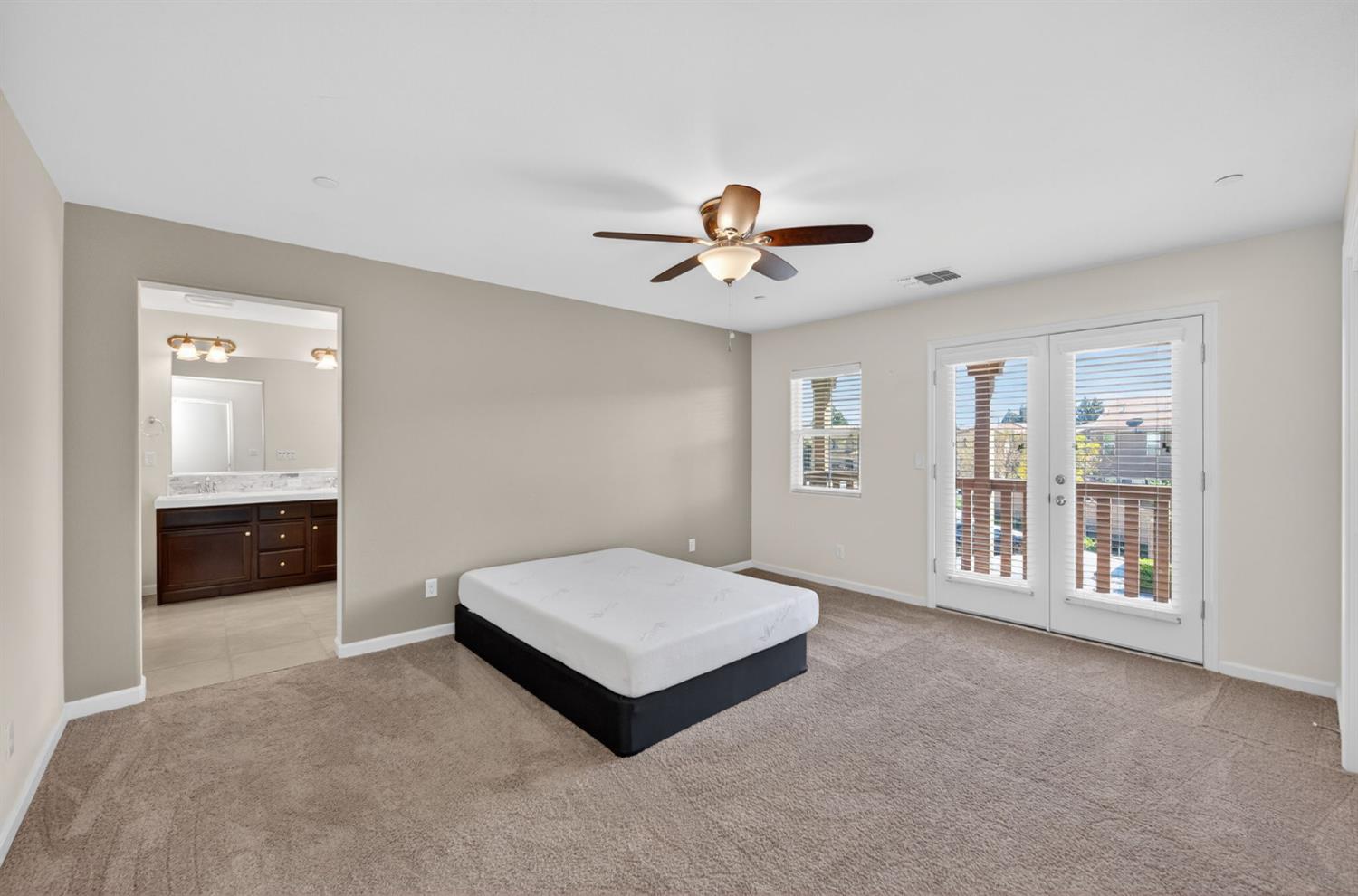 6148 E Bishop Ln, Fresno, CA 93727