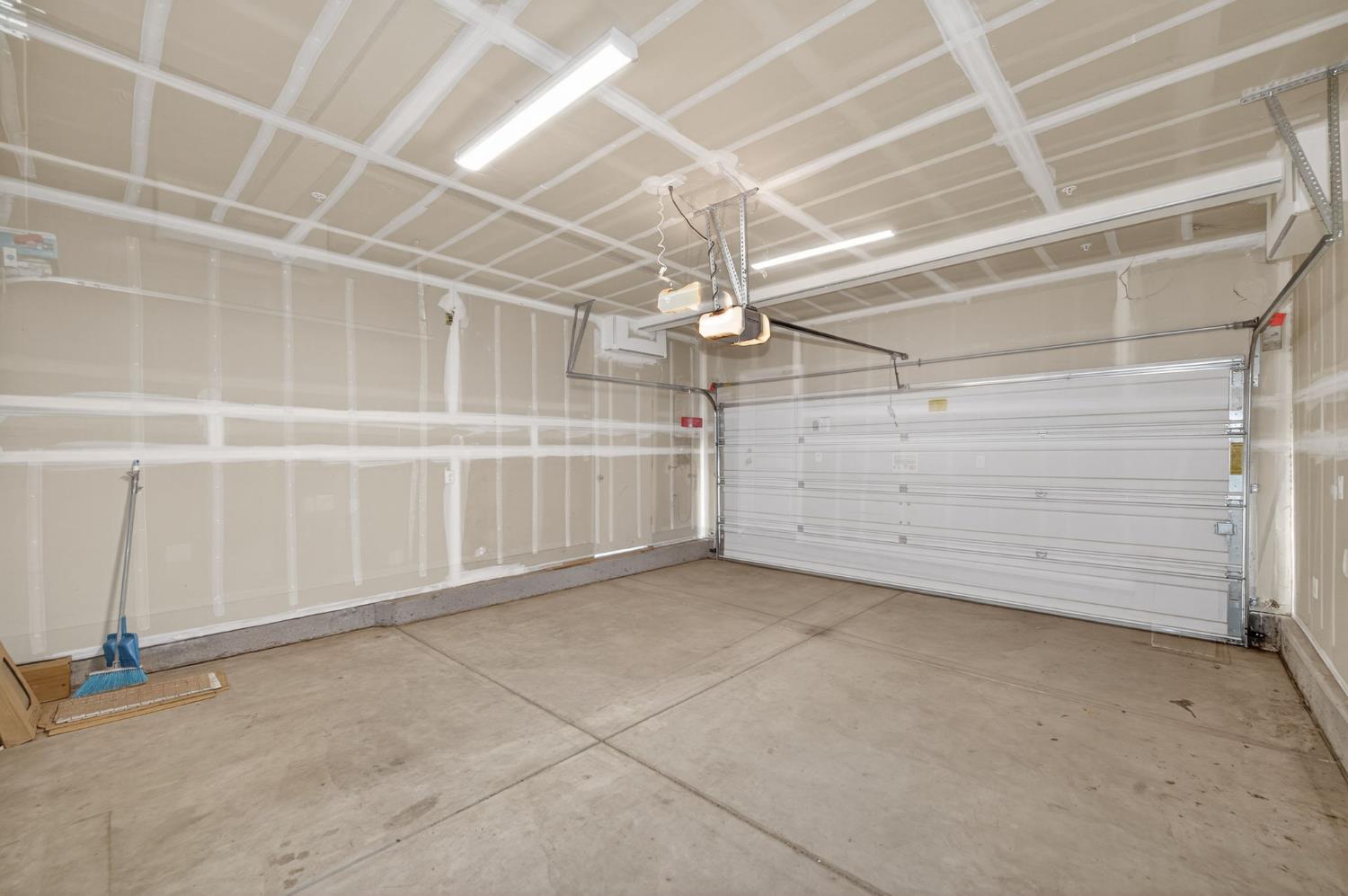 6148 E Bishop Ln, Fresno, CA 93727