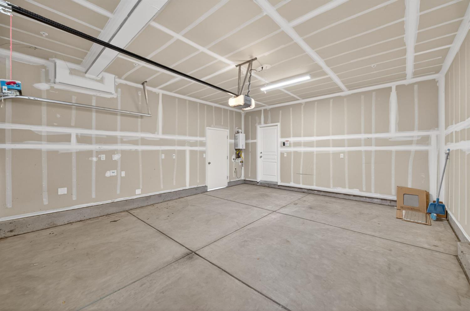 6148 E Bishop Ln, Fresno, CA 93727