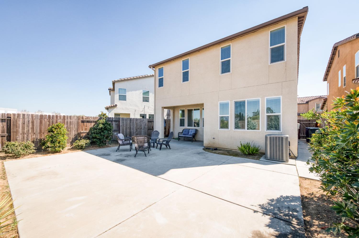 6148 E Bishop Ln, Fresno, CA 93727