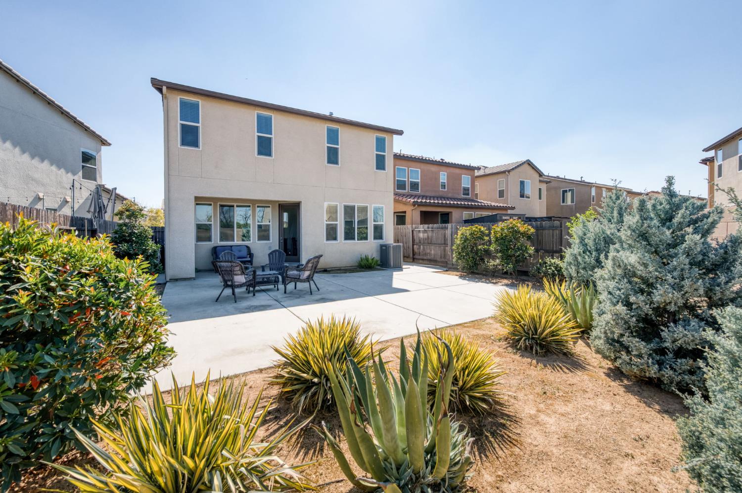 6148 E Bishop Ln, Fresno, CA 93727